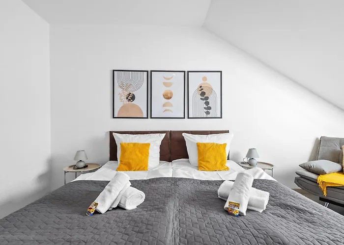 Goltan - 9 Personen, 3 Baeder, Parkplatz, Wifi * Regensburg